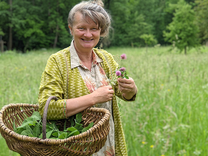 Meeting locals herbs Learn German Under Apple Trees