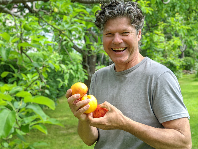 Meet the Locals at Learn German Under Apple Trees